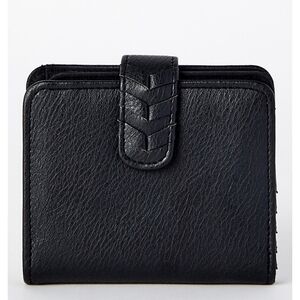Time and Tru Women's Amelia Bi Fold Wallet Black
